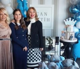 Fatih ve İrem Kıral çifti bebeklerini kucağına aldı