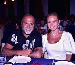 Nejdet Ayaydın’dan romantik kutlama…