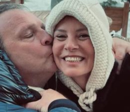 Gülşah Alkoçlar, 36 yıllık aşkı Ender Alkoçlar ile Sevgililer Günü’nü romantik bir paylaşımla kutladı!