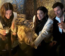 Kıvanç Tatlıtuğ ve Başak Dizer’den Paris pozu