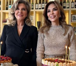 Feryal Gülman ve Sevim Uyar, yakın arkadaşlarıyla doğum günlerini kutladı