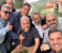 Kenan Doğulu, yakın arkadaşlarıyla 23 Nisan coşkusunu yaşadı