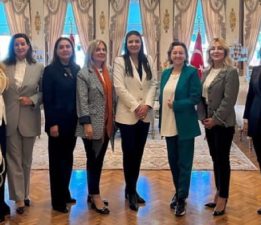 İstanbul Valisi Davut Gül’ün Eşi Gülden Gül, Türk/Dünya İş Kadınları Platformu’nu Valilik Makamında Ağırladı