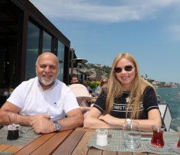 Nejdet Ayaydın’dan romantik Anneler Günü kutlaması