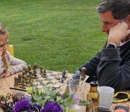 Cem Boyner torunuyla satranç oynadı…