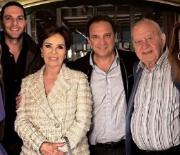 Ender Alkoçlar Ailesiyle Birlikte Yeni Yaşını Kutladı