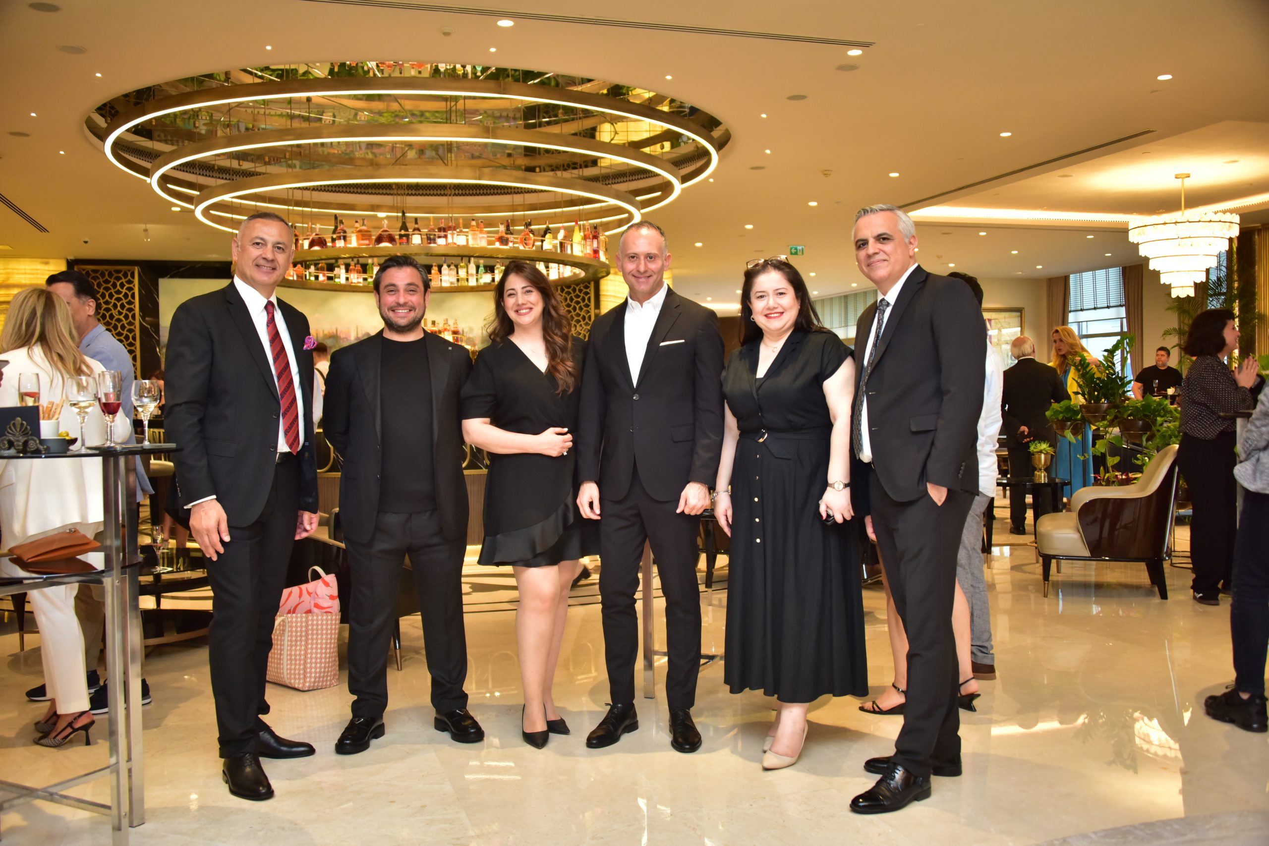 Izaka Terrace Yaza Merhaba Partisine Ünlü Akını