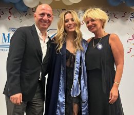 Ayşe Arman ve Ömer Dormen’in Kızları Alya Dormen Liseden Mezun Oldu