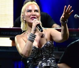 Ömür Gedik bayramı 4 konserle tamamladı