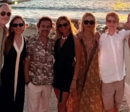 Sanem-Ralf Tezman ve Yakın Arkadaşları Paros Adası’nda Tatil Yapıyor!