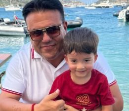 Minik Aslan’la Yemeğe Çıktı…