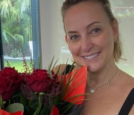 Kırmızı Güller Hediye Etti…