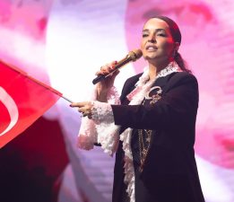 Bengü: “Cumhuriyet nefes demek”