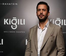 Barış Arduç’un rol aldığı “Üstünde Ne Var?” reklam filmi bir davetle tanıtıldı