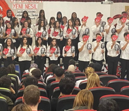 29 Ekim’e özel marş yazdı öğrencileriyle söyledi