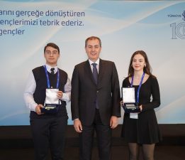 İş Bankası’ndan Altın Gençlere ödül