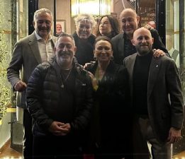 Nuri Develi Sanatçı Dostlarını Samatya’da Ağırladı…