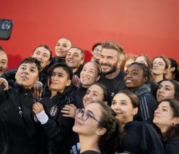 David Beckham Kızlar Sahada Platformu’ndaki Kız Çocuklarıyla Bir Araya Geldi