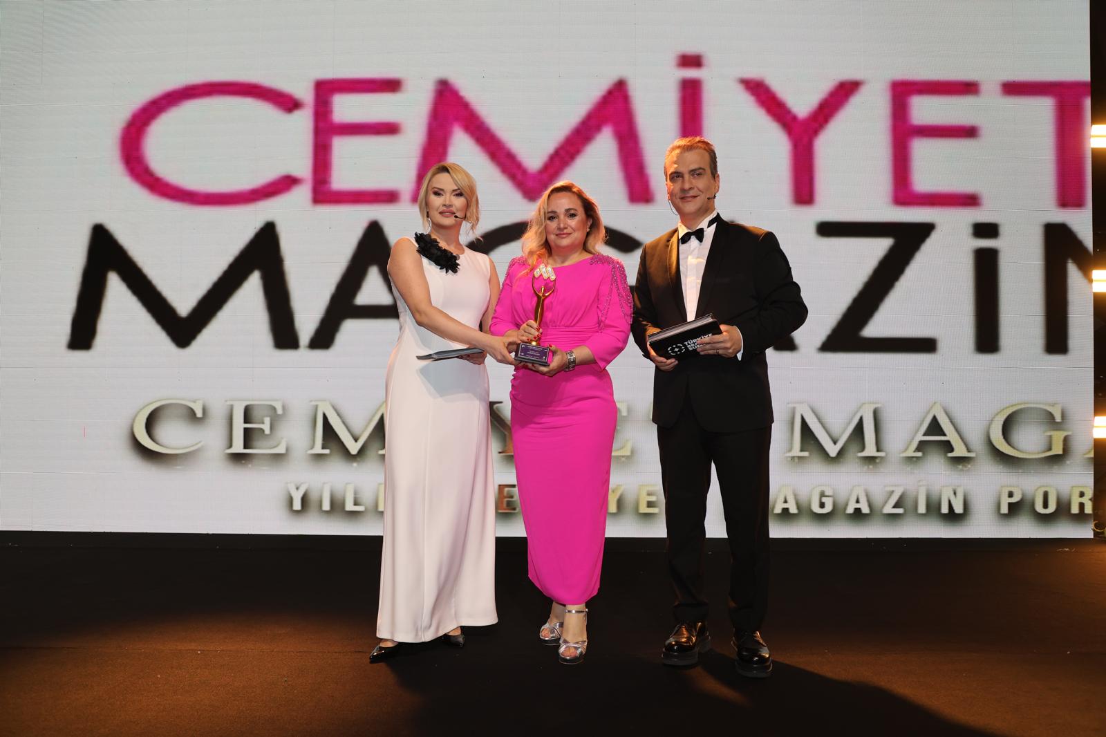 Cemiyetsosyete.com’a İlk Yılında Büyük Ödül!