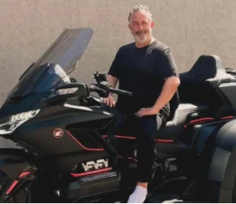 Cem Yılmaz’dan Kendine Lüks Ödül: 2.5 Milyonluk Motosiklet!