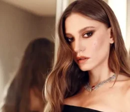 Serenay Sarıkaya’nın Terliklerinin Fiyatı Sosyal Medyayı Salladı!