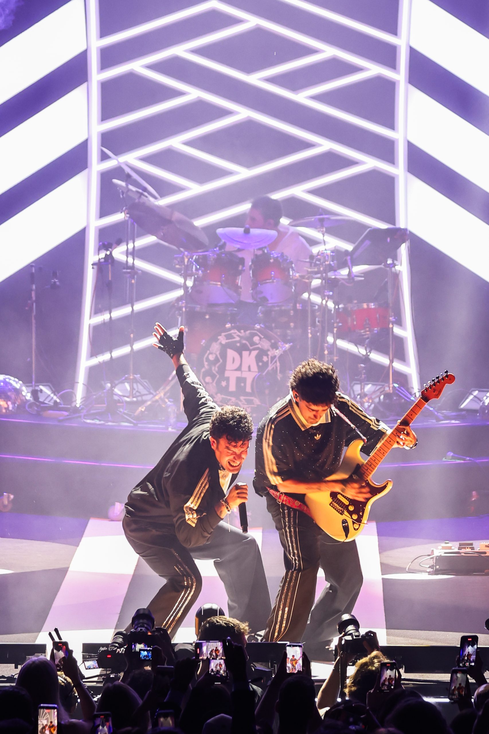 Ünlü İsimlerin Katıldığı Gecede Grammy Ödüllü Clean Bandit’ten Unutulmaz Performans