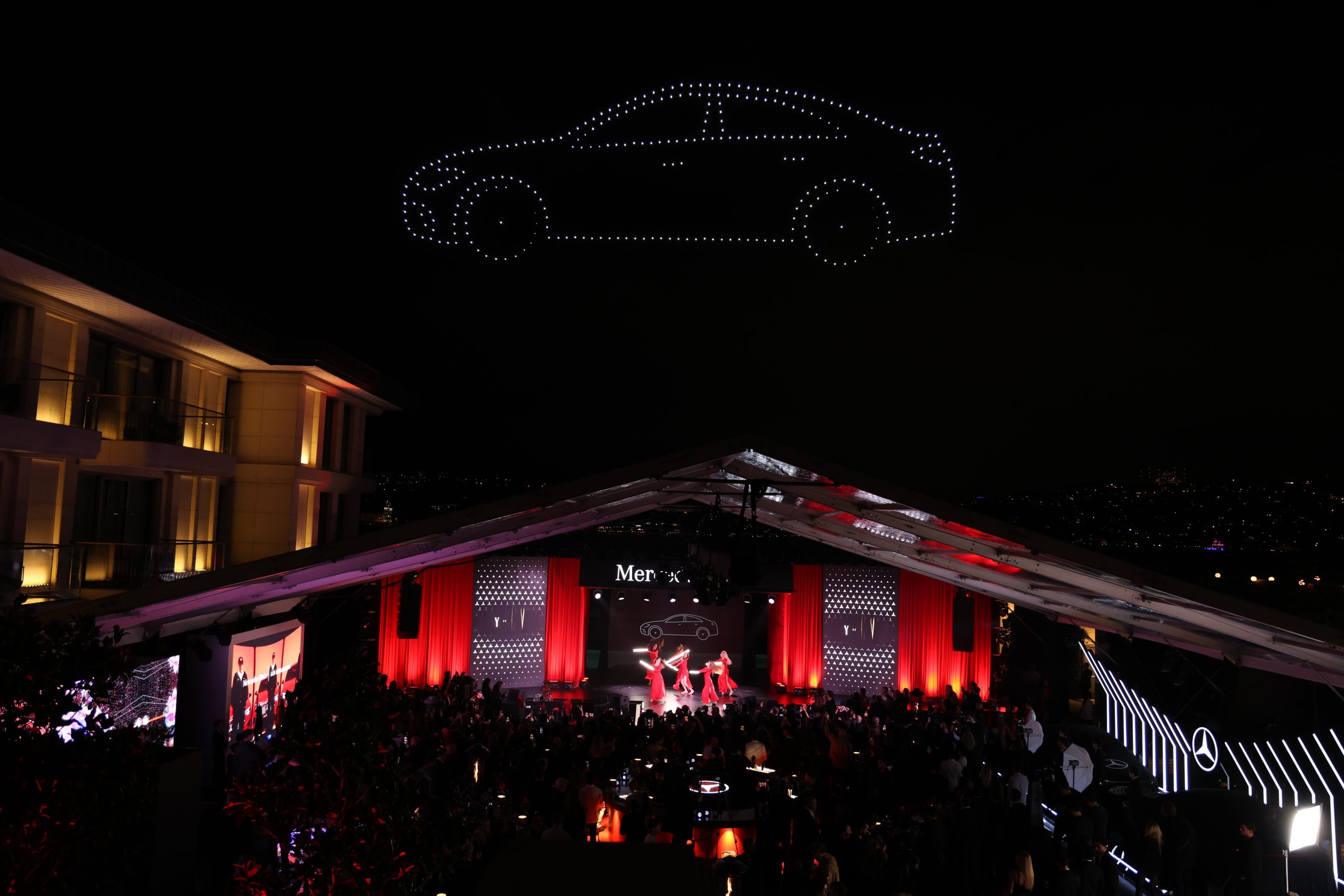 Mercedes-Benz Geleceğin Otomobilini Görkemli Bir Geceyle Tanıttı