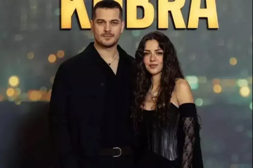 “Uykucu” Galasında Romantik Destek! Aslıhan Malbora, Çağatay Ulusoy’un Yanındaydı