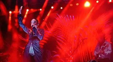 Bursa’da Cumhuriyet Coşkusu: Zeynep Bastık’tan Yağmura Rağmen Unutulmaz Konser