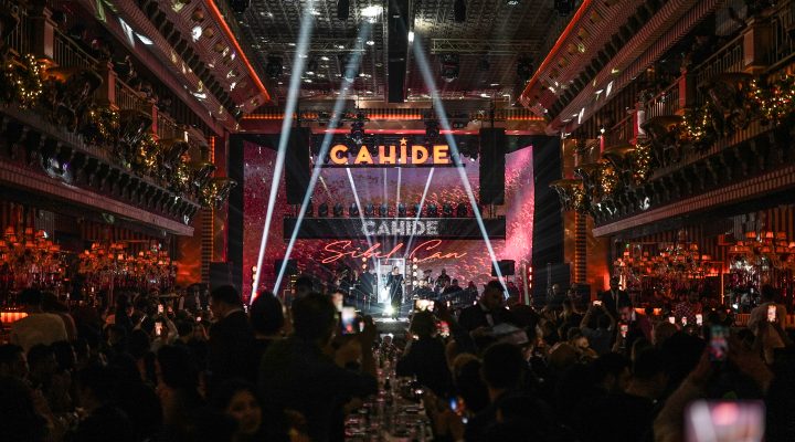 SİBEL CAN’A ALTIN PLAK!